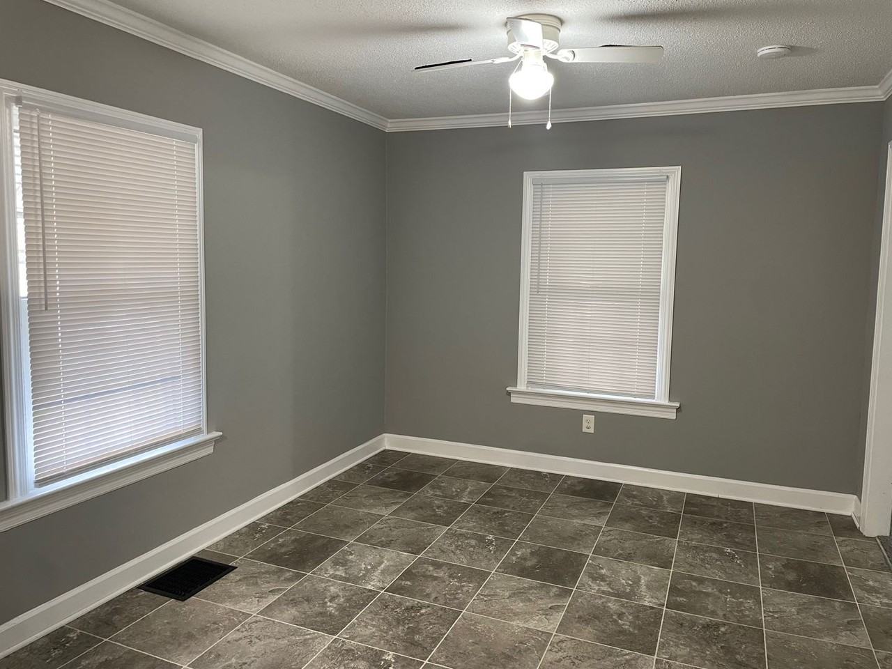 810 Dixon Ave - Photo 6 of 20