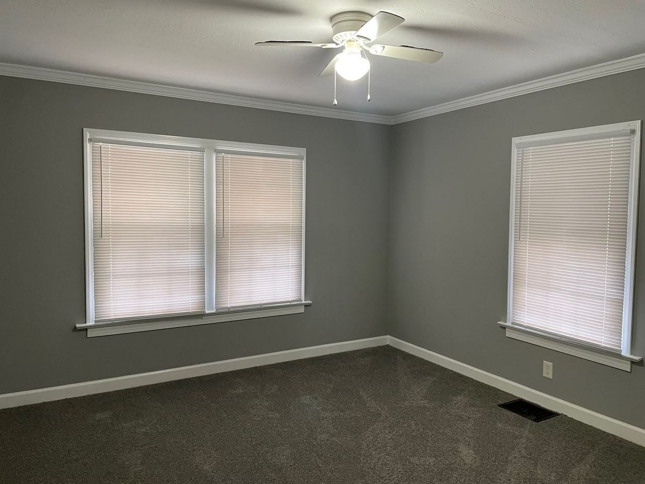 810 Dixon Ave - Photo 7 of 20