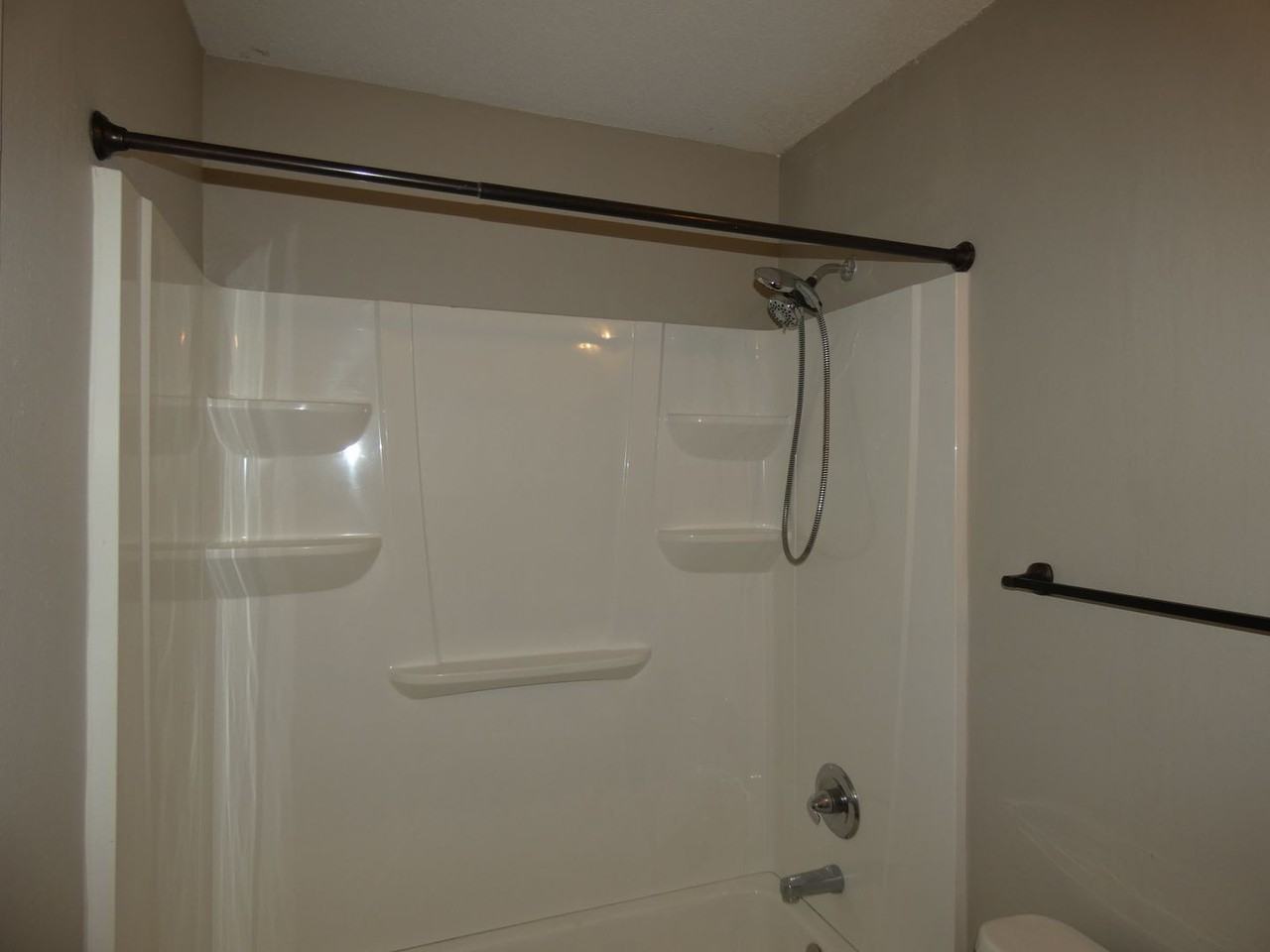 4235 Brookside Dr - Photo 5 of 17
