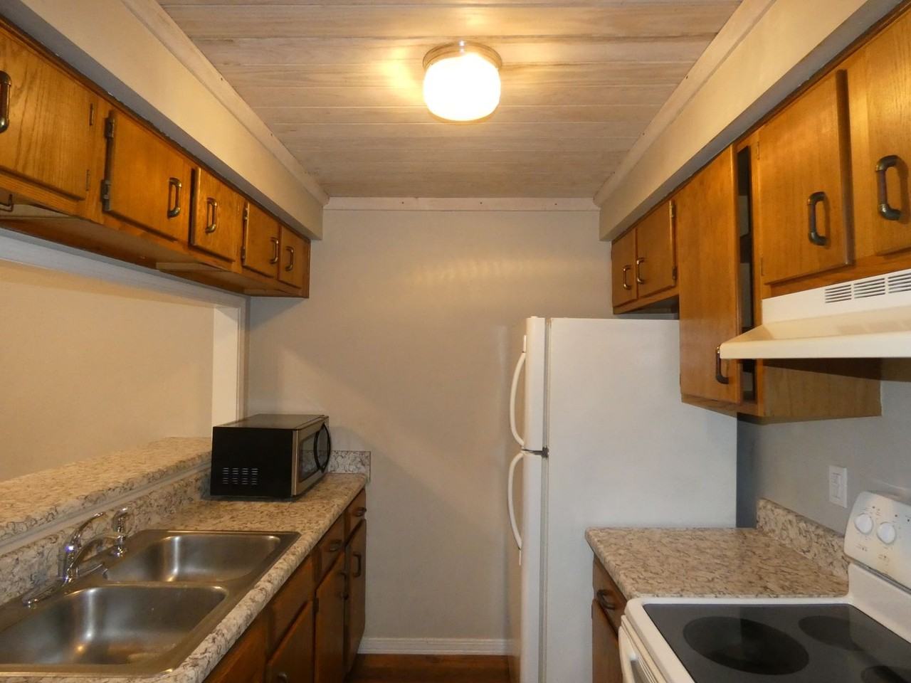 4235 Brookside Dr - Photo 6 of 17