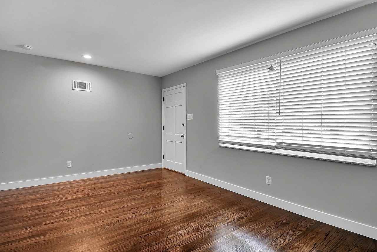 2361 Ida Ln - Photo 2 of 18