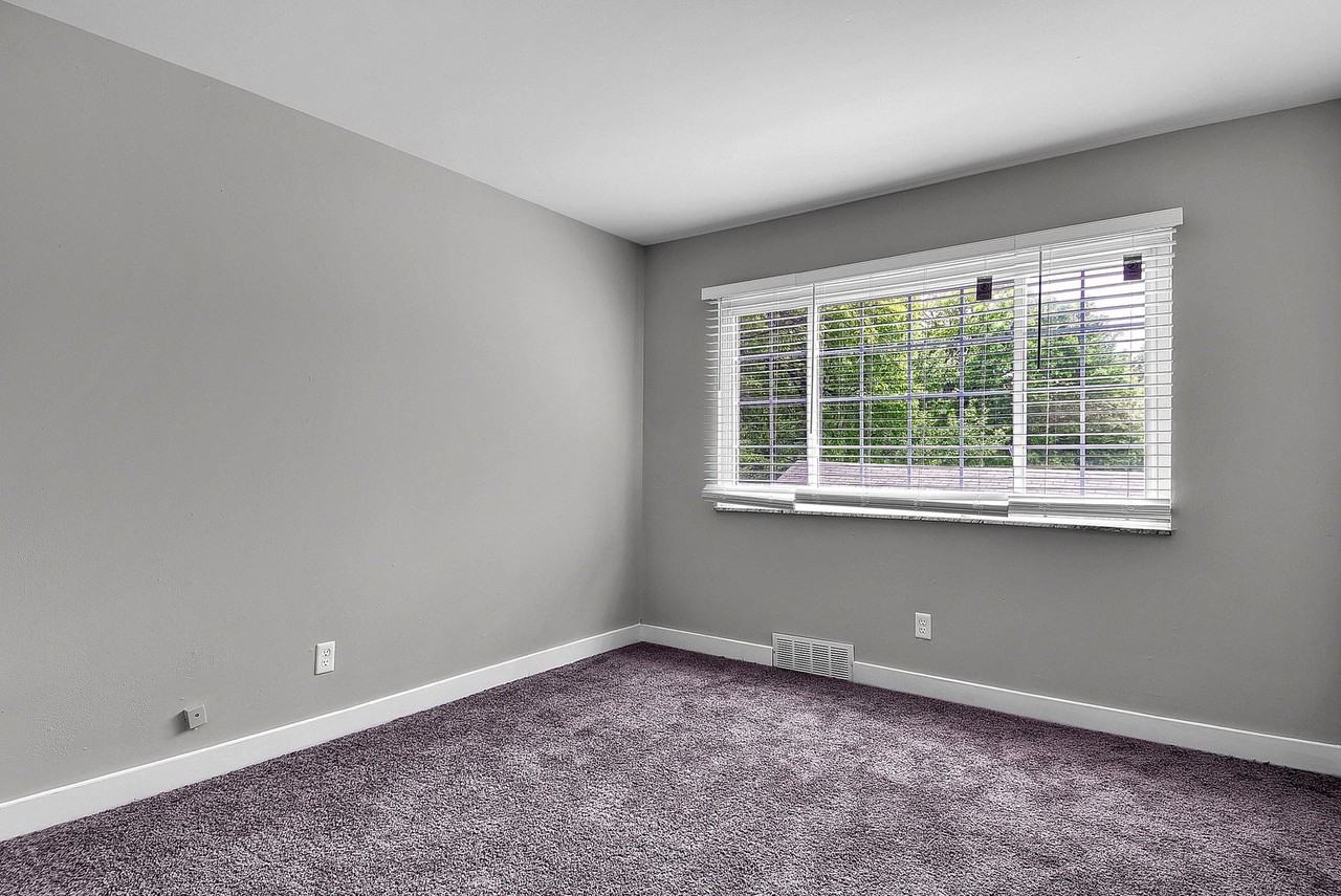 2361 Ida Ln - Photo 7 of 18