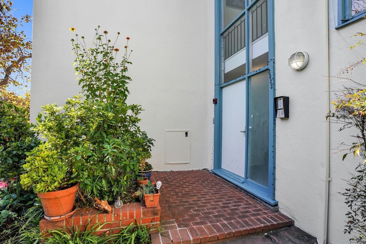 2525 Le Conte Ave #9 - Photo 6 of 8