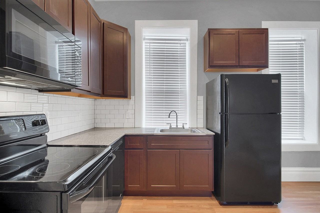 904 Barton St - Photo 3 of 16