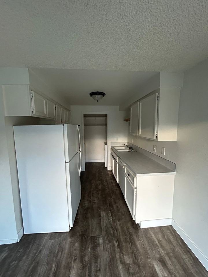 2266 E Roanoke Dr - Photo 5 of 10