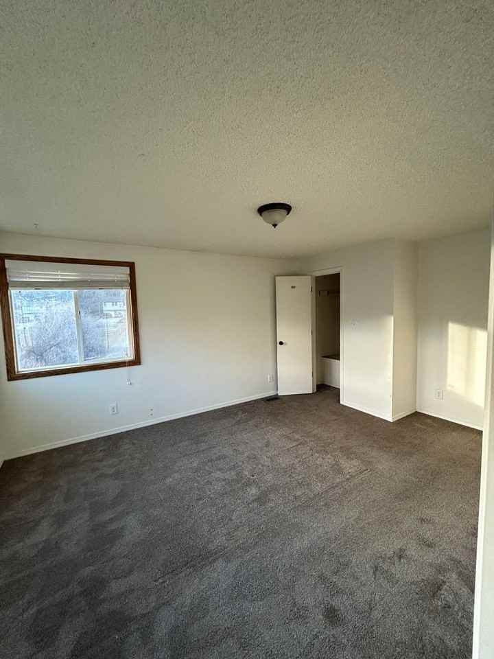 2266 E Roanoke Dr - Photo 6 of 10