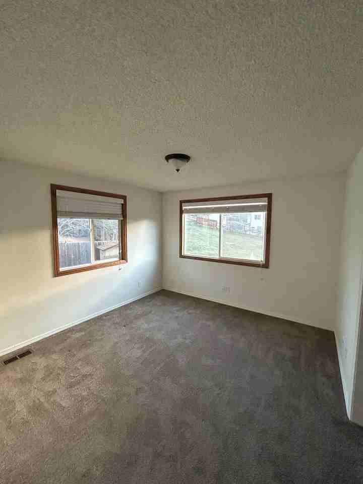 2266 E Roanoke Dr - Photo 7 of 10