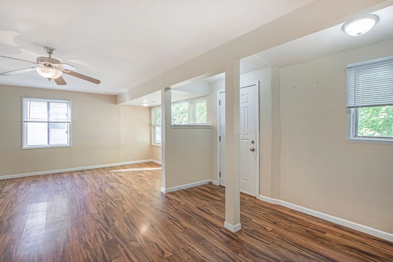 2426 Shasta Dr - Photo 3 of 18