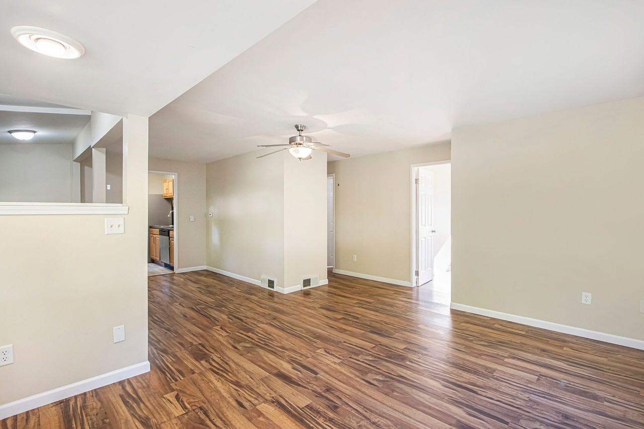 2426 Shasta Dr - Photo 4 of 18