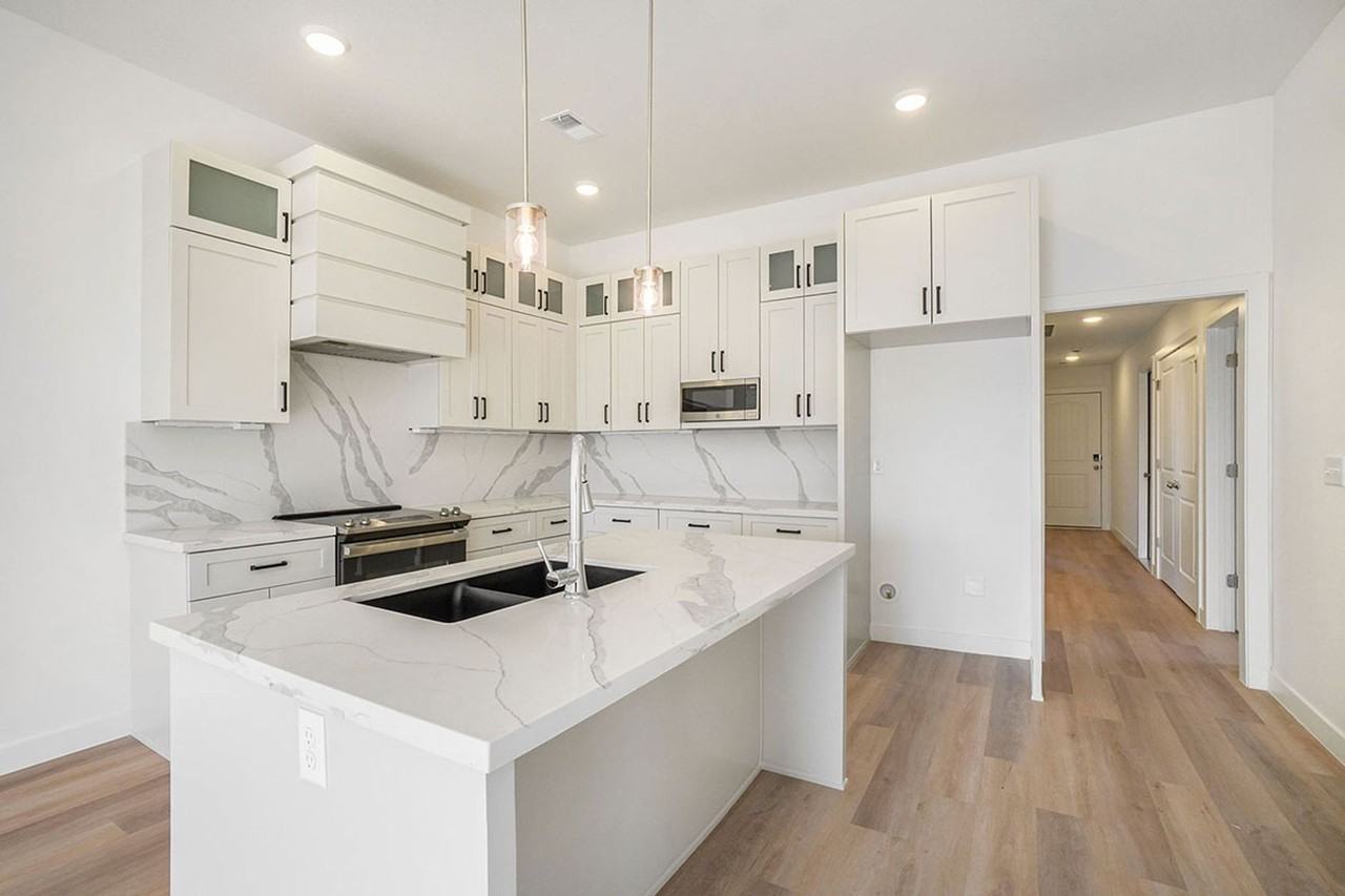 3727 Nw 93rd St - Photo 3 of 16