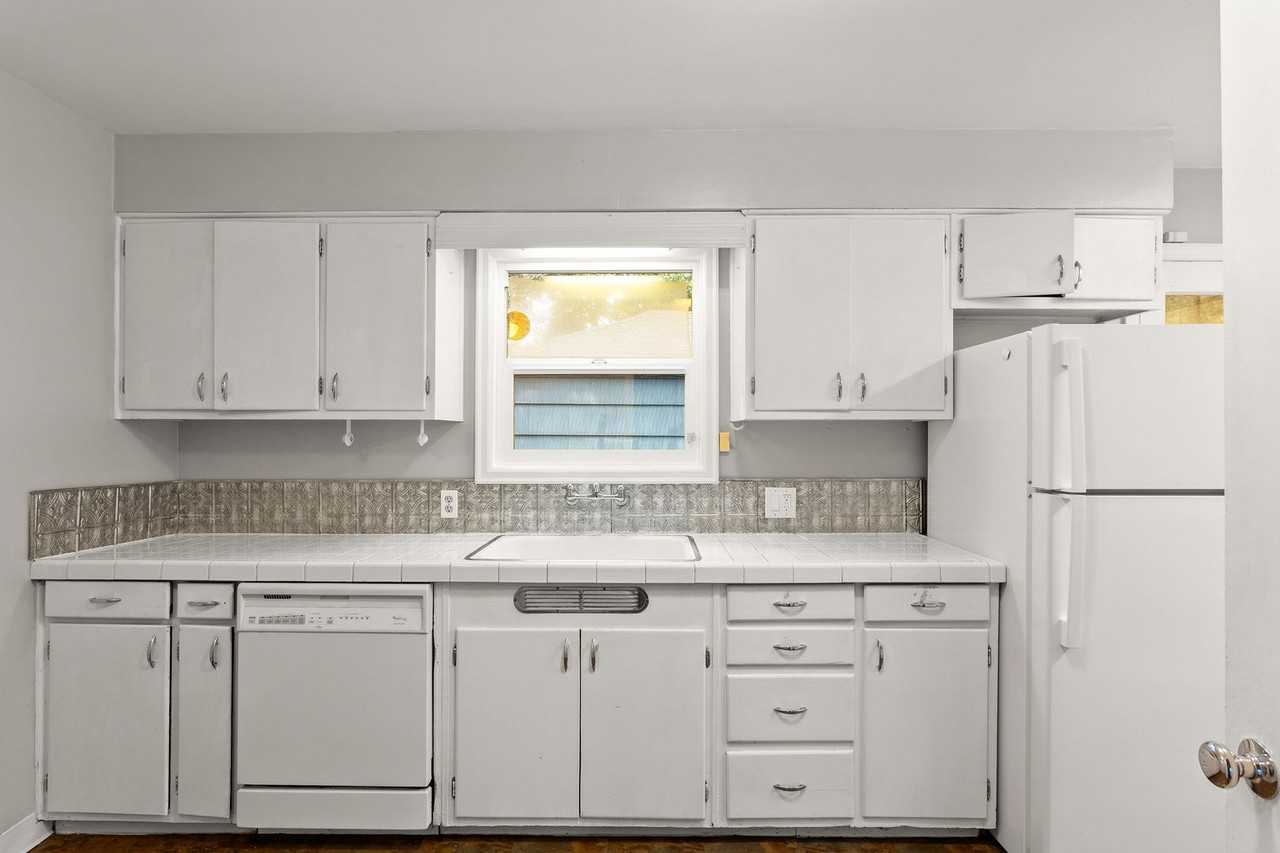 9134 Ne Broadway - Photo 3 of 12