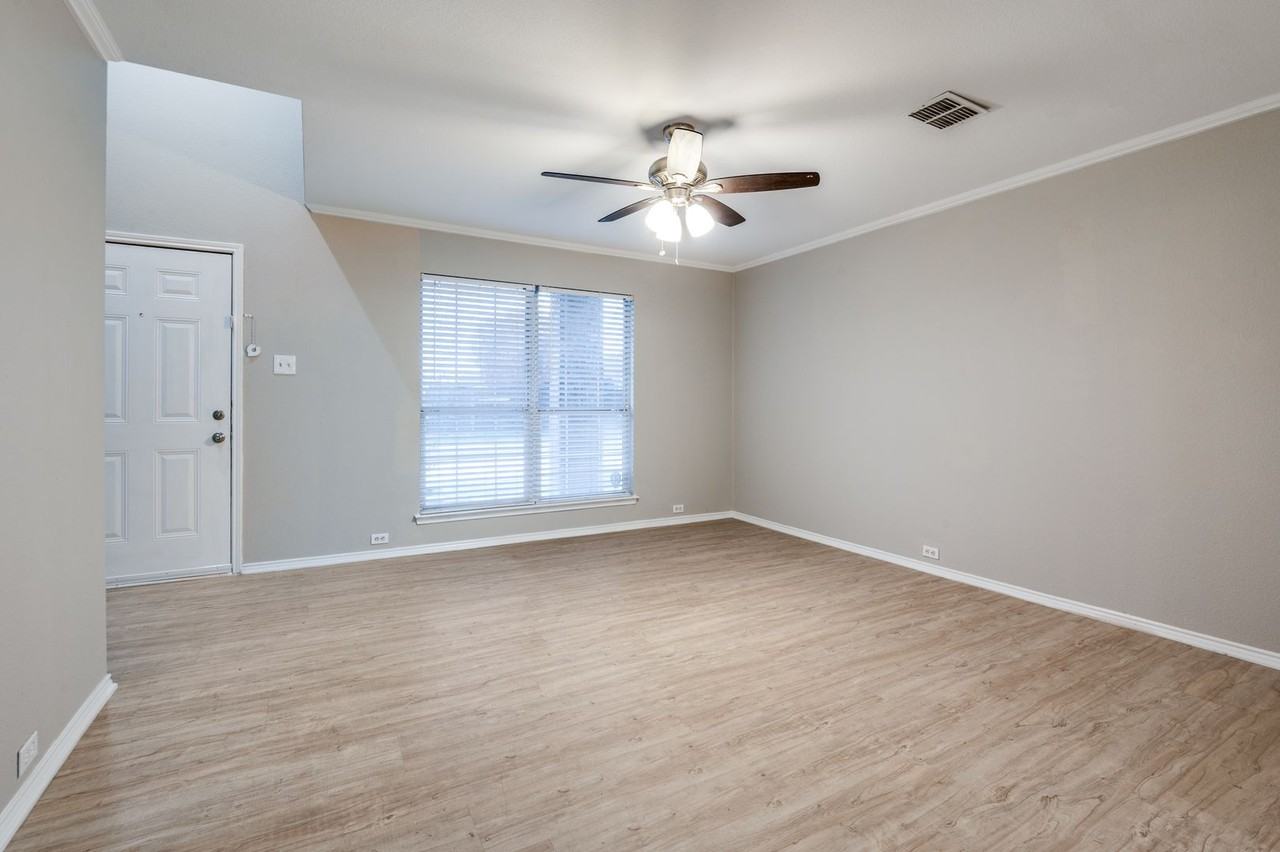 2057 Clear Creek Dr - Photo 3 of 25