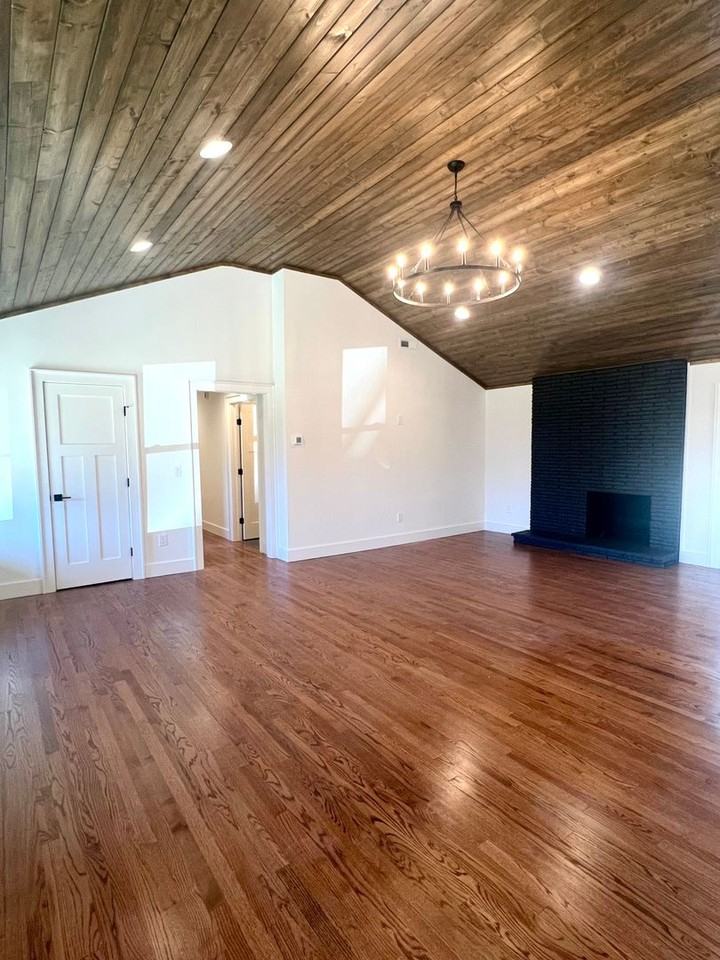 399 Balsam Rd - Photo 3 of 17