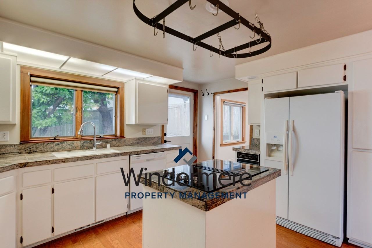 3060 Sw Scenic Heights St - Photo 3 of 42