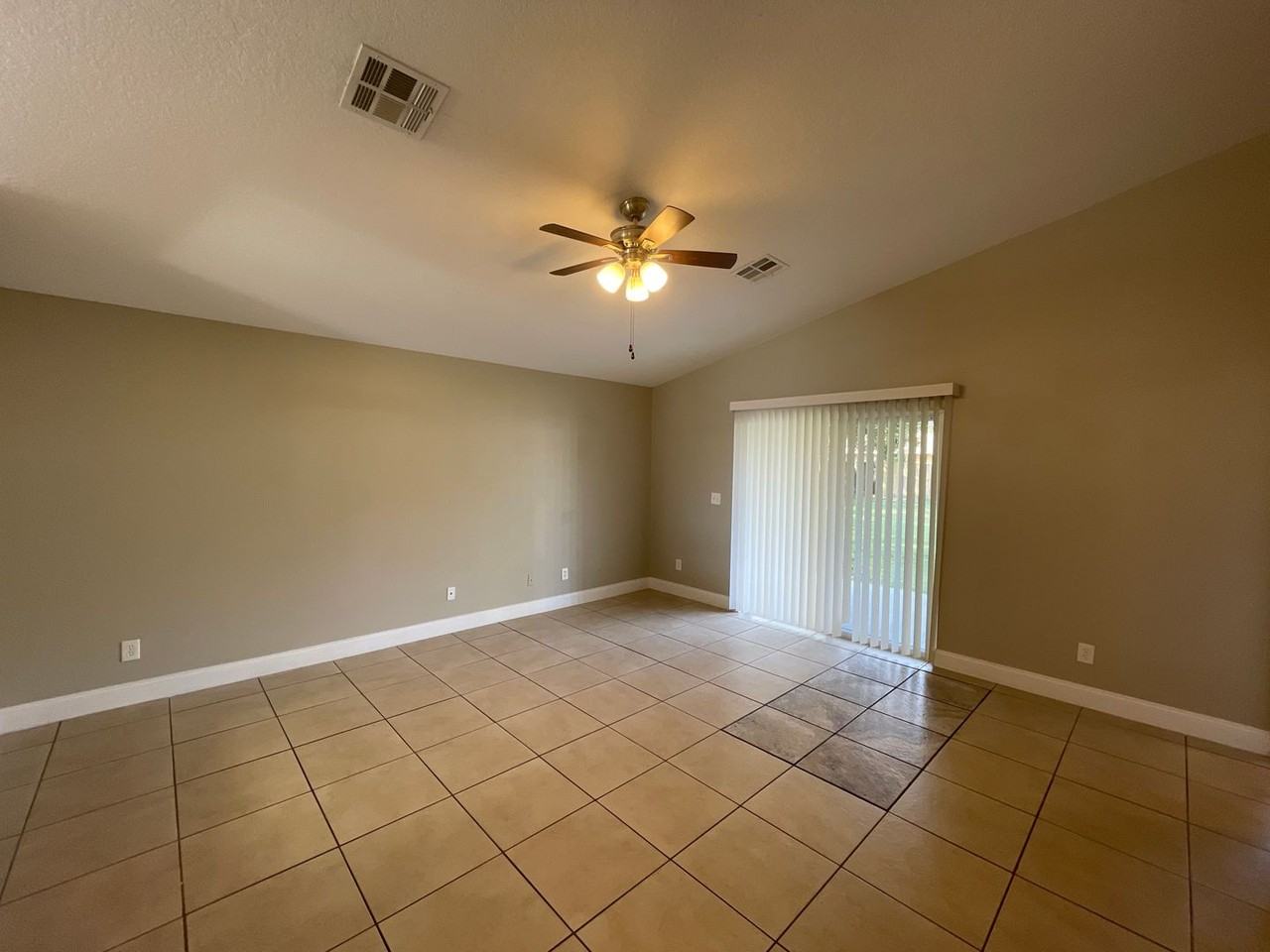 810 Montana Ave - Photo 7 of 20