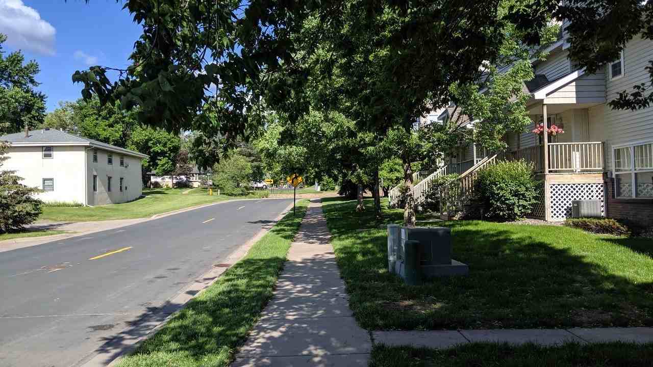 5730 4th St Ne - Photo 2 of 20