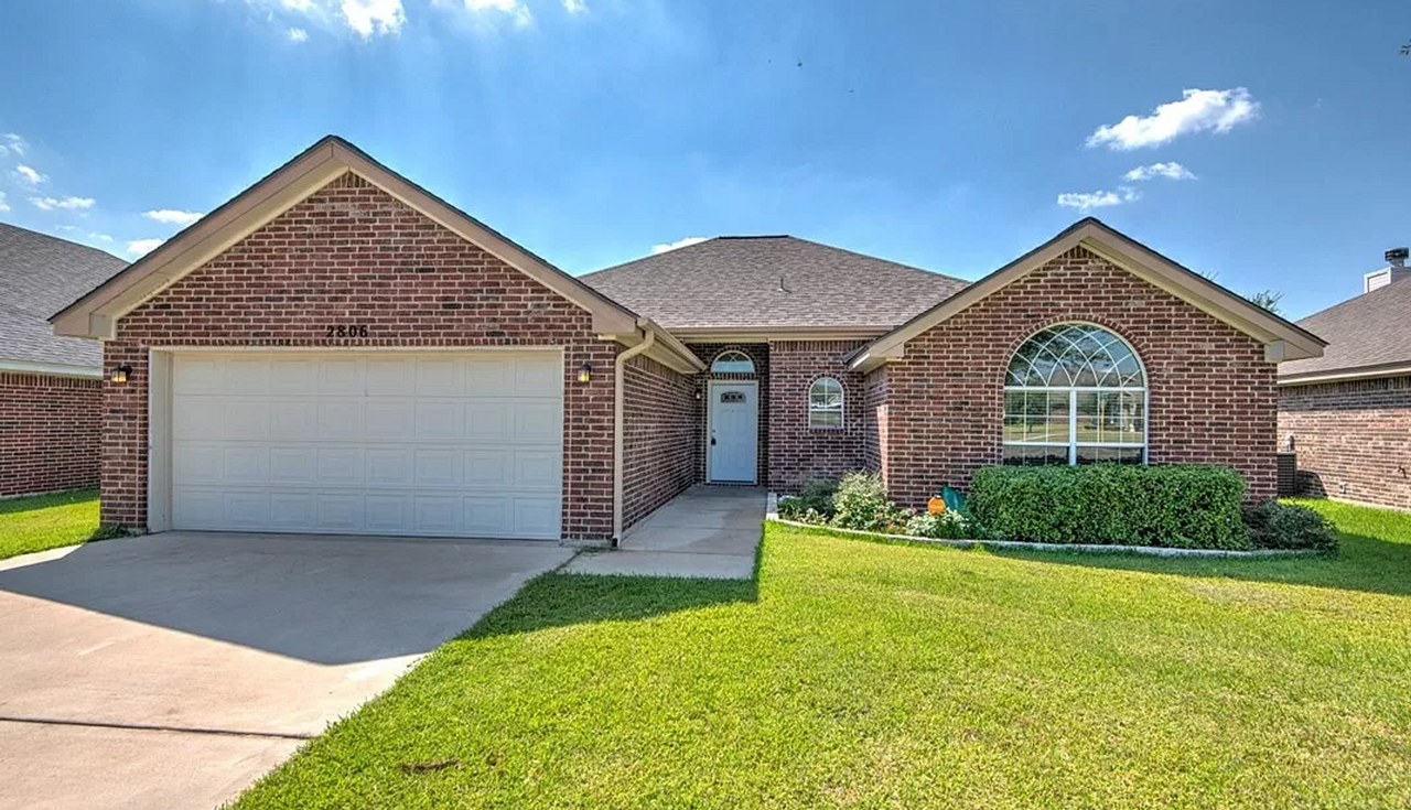 2806 Phoenix Dr - Photo 2 of 27