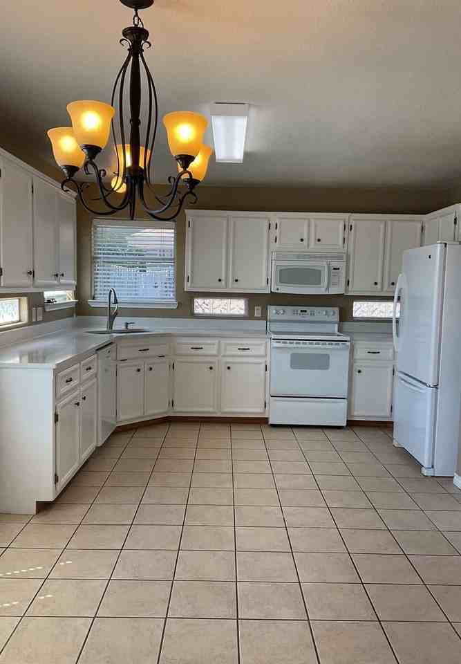 2806 Phoenix Dr - Photo 3 of 27