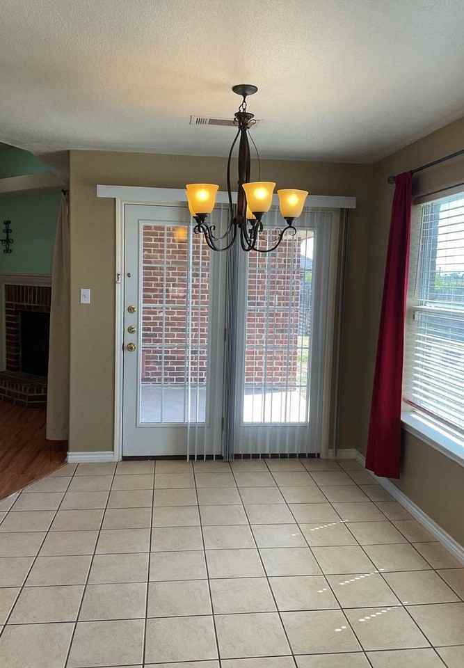 2806 Phoenix Dr - Photo 4 of 27