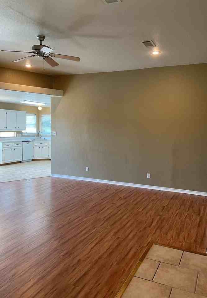2806 Phoenix Dr - Photo 6 of 27