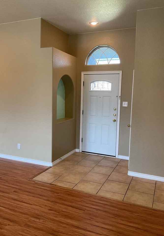 2806 Phoenix Dr - Photo 7 of 27