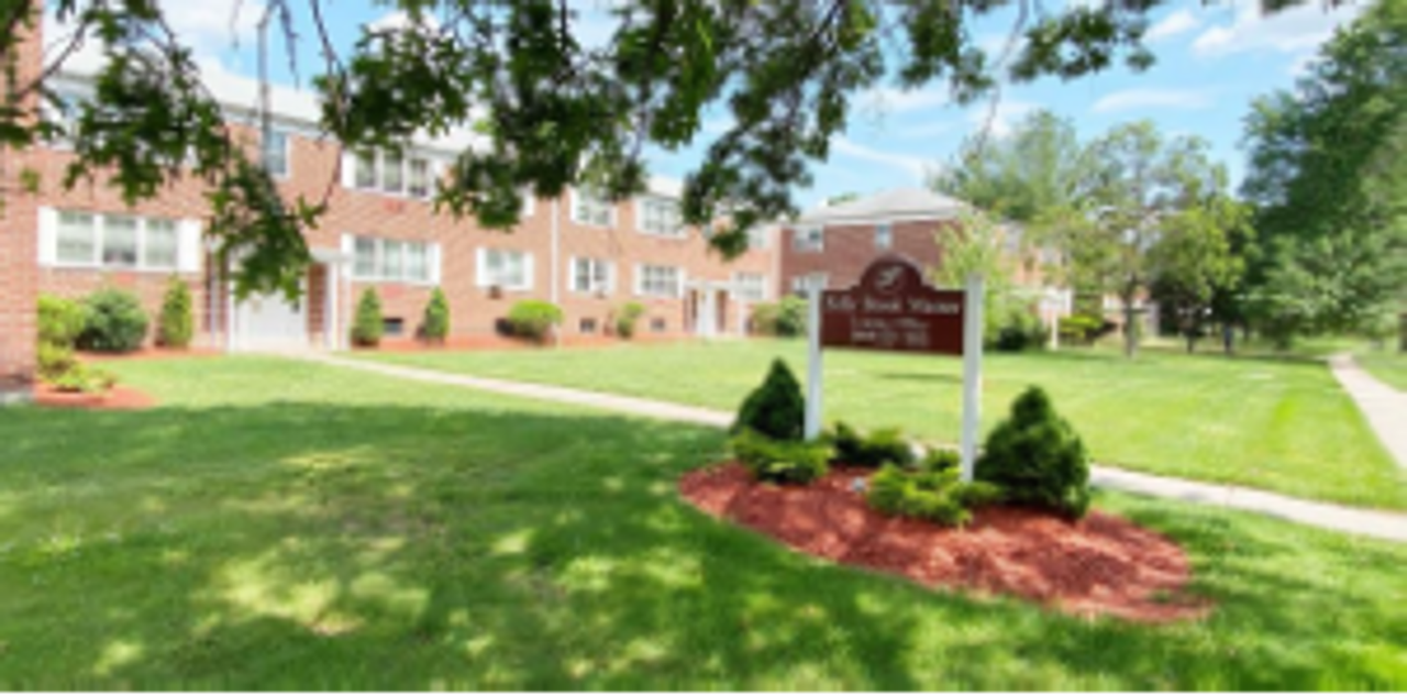 Folly Brook Manor - Photo 2 of 3