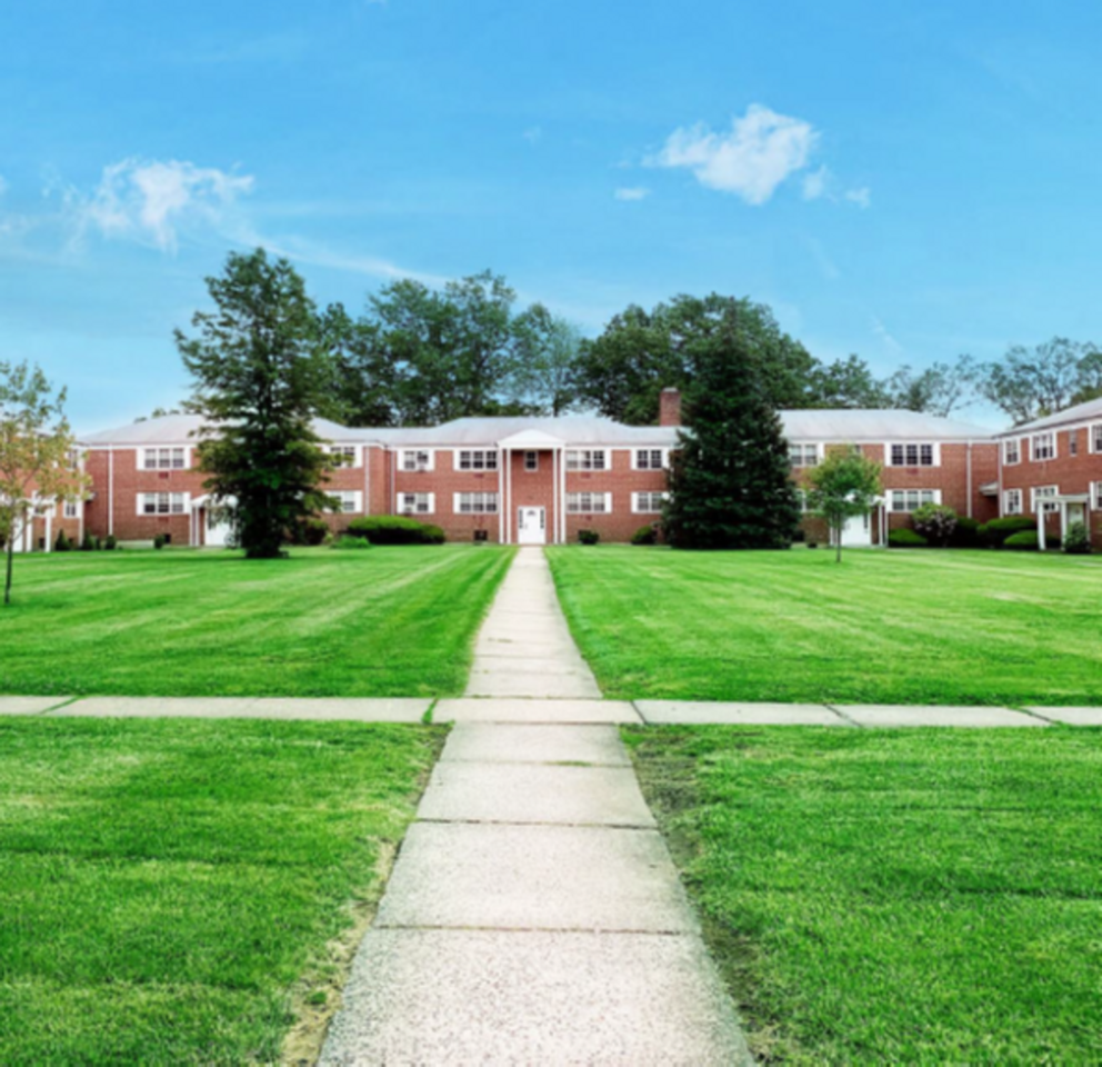 Folly Brook Manor - Photo 3 of 3