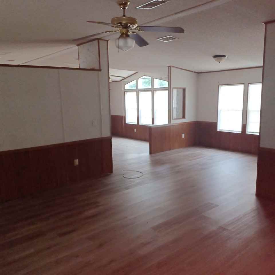 463B Logan Ave - Photo 2 of 25