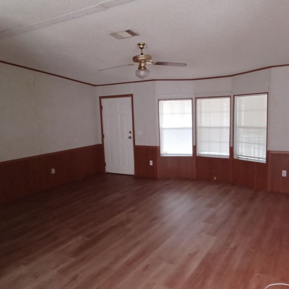 463B Logan Ave - Photo 3 of 25