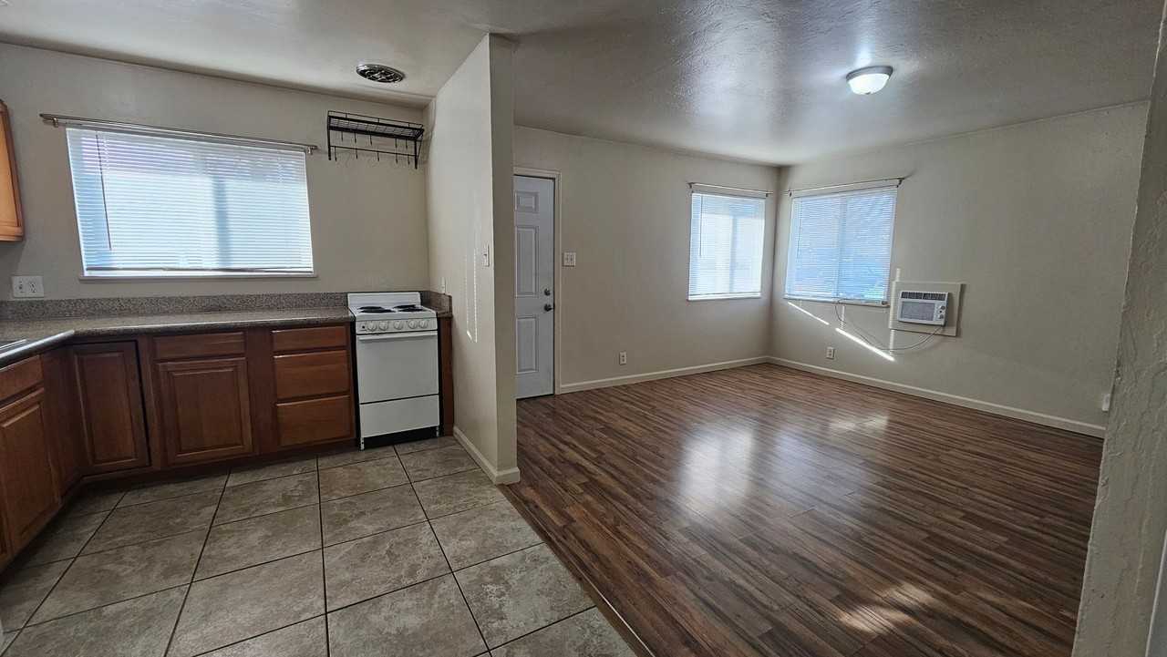 1508 Locust St - Photo 2 of 17