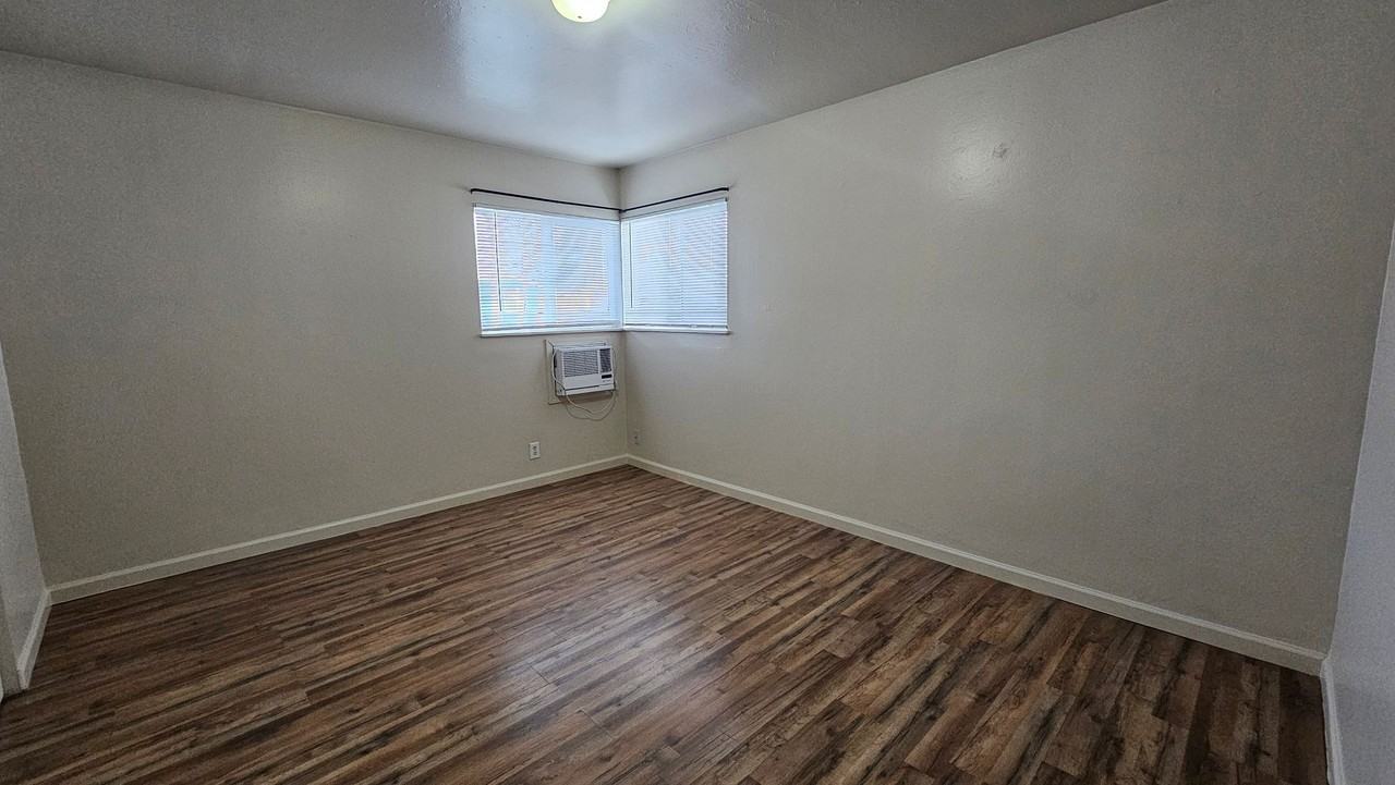 1508 Locust St - Photo 7 of 17