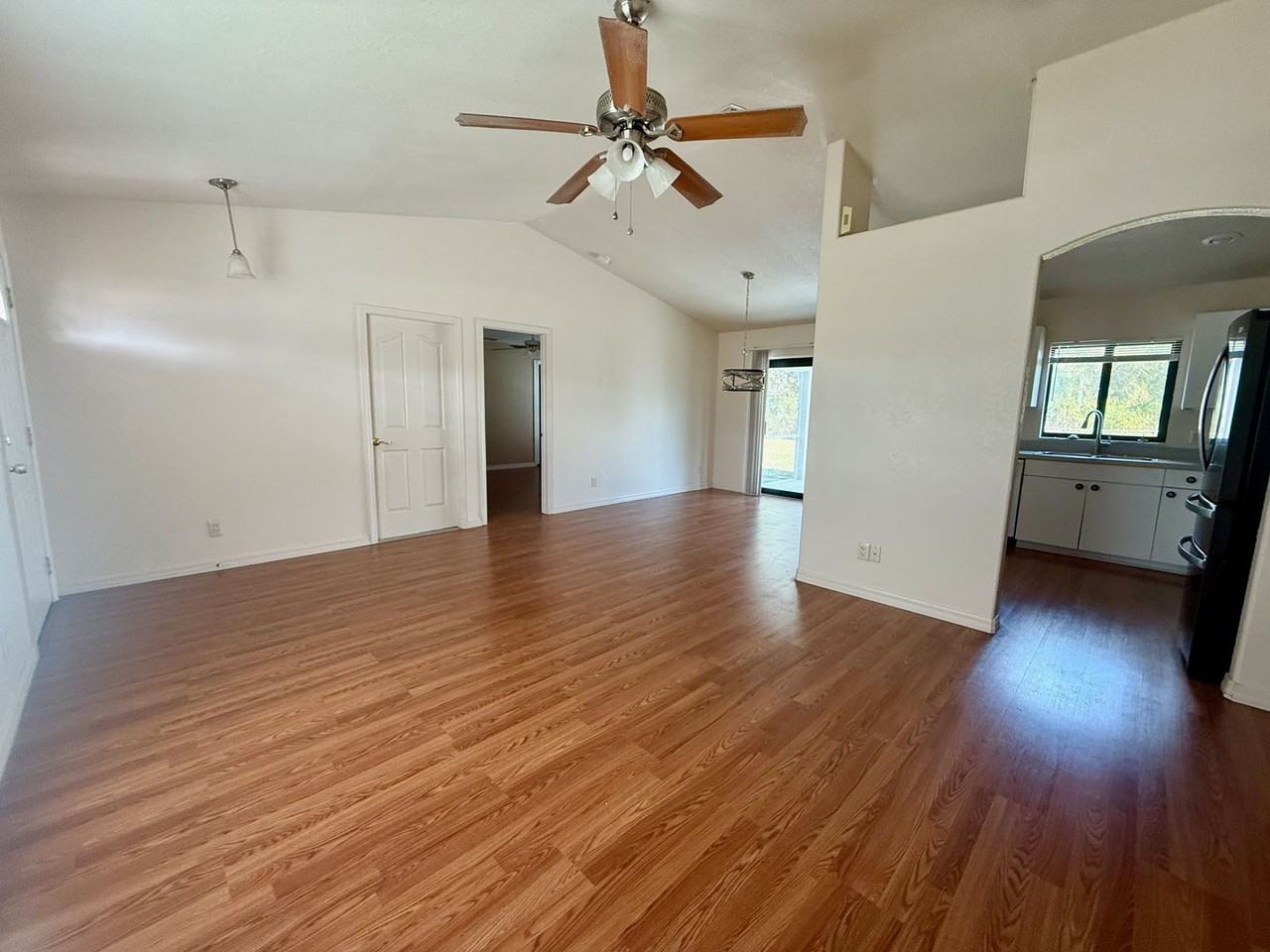 1626 N Cranberry Blvd - Photo 3 of 19