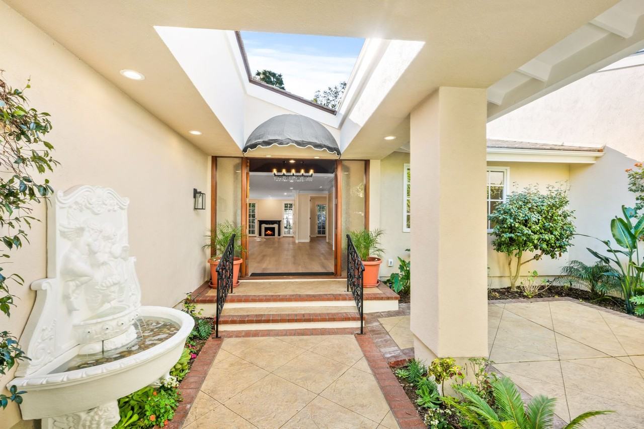 11 Rue Marseille - Photo 2 of 50