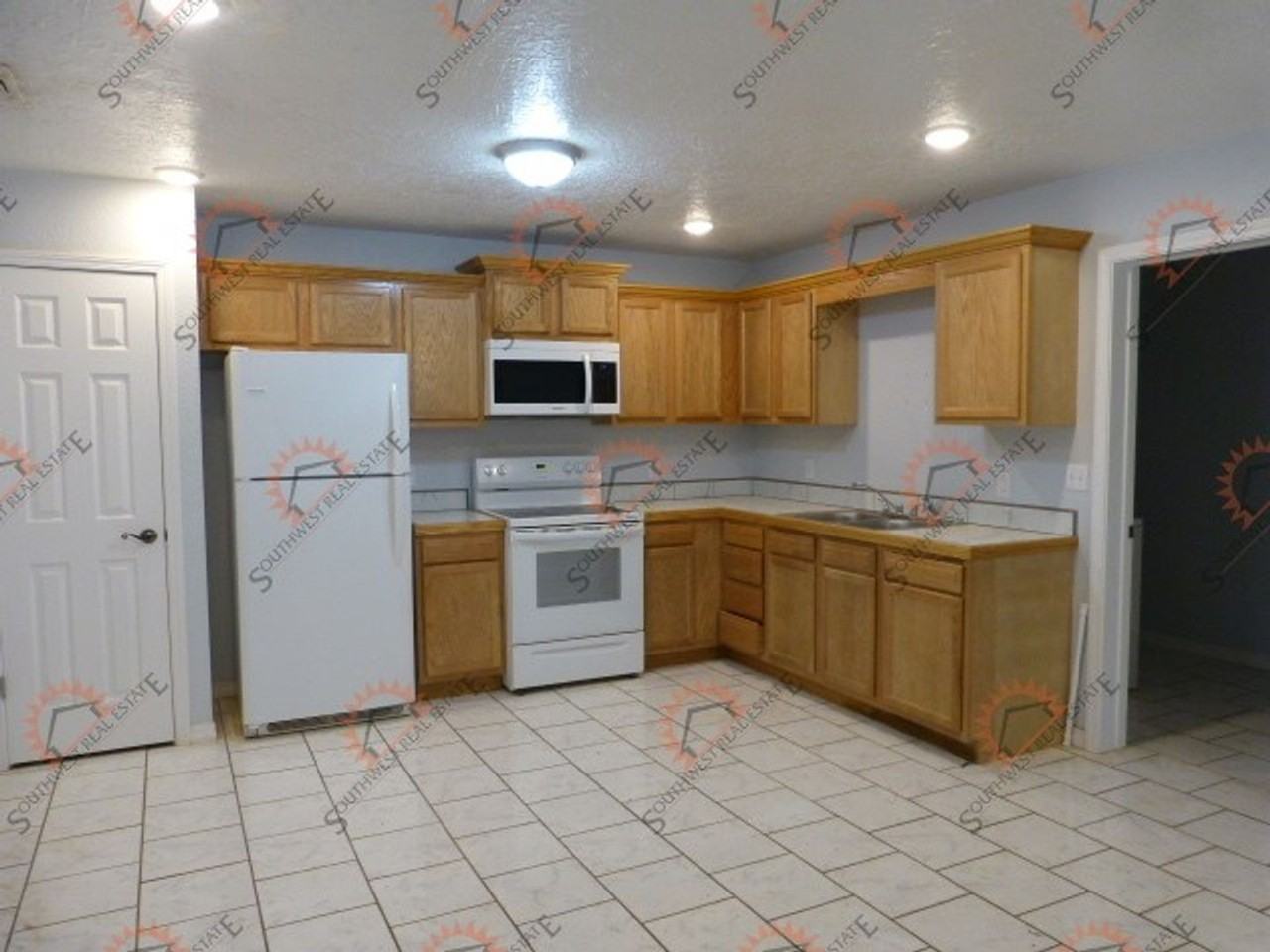 1720 W 12th St - Photo 2 of 7
