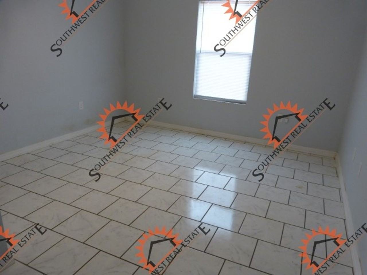 1720 W 12th St - Photo 3 of 7