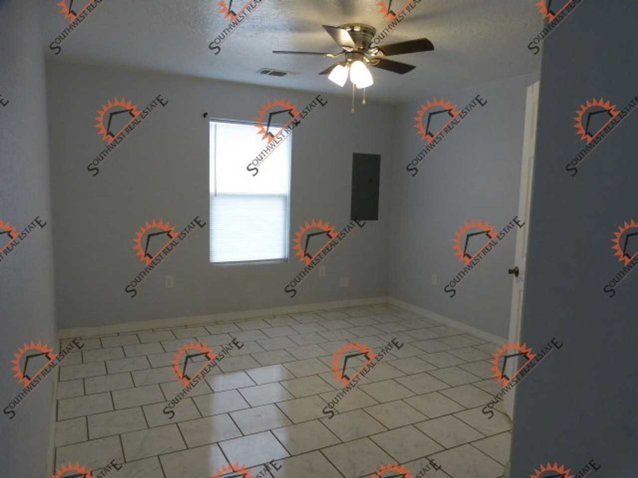 1720 W 12th St - Photo 4 of 7