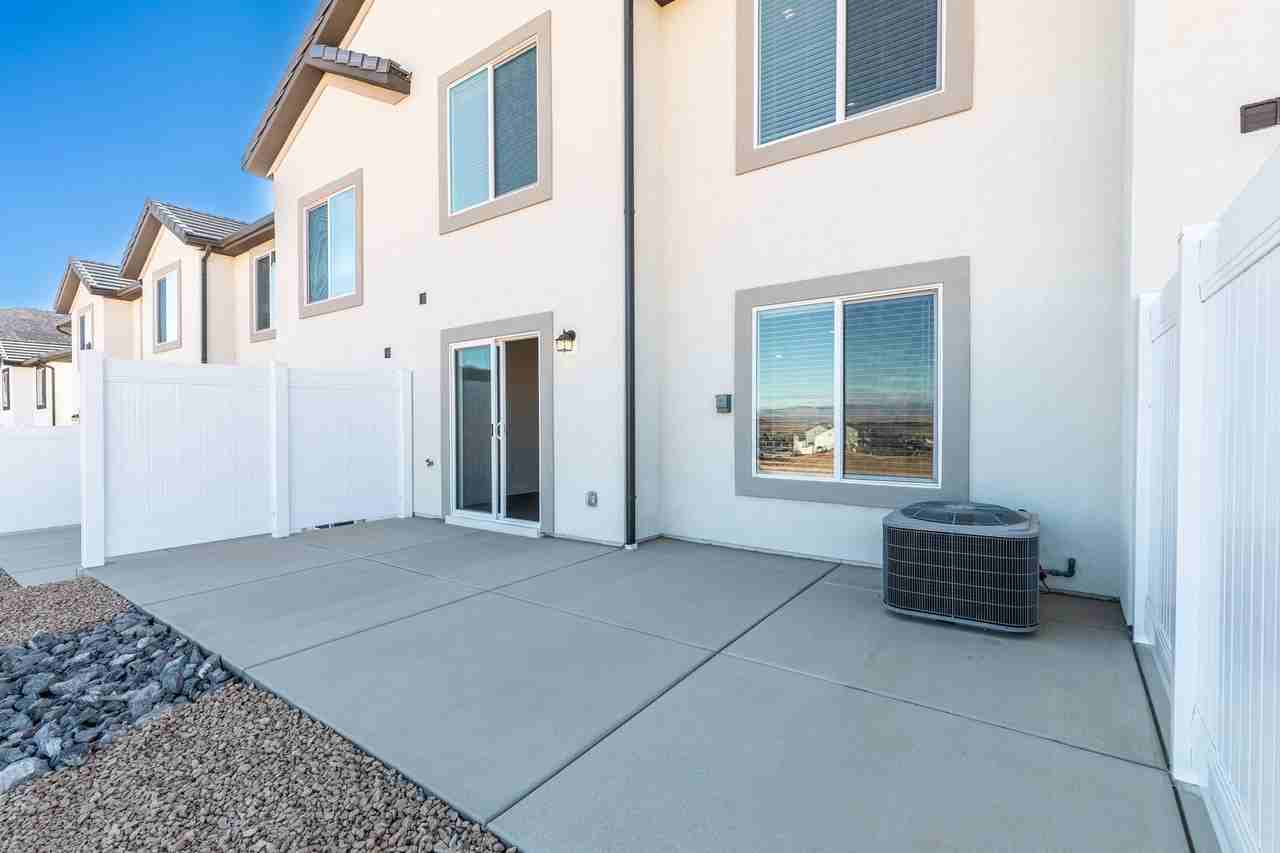 2943 E Corral Hollow Dr - Photo 2 of 35