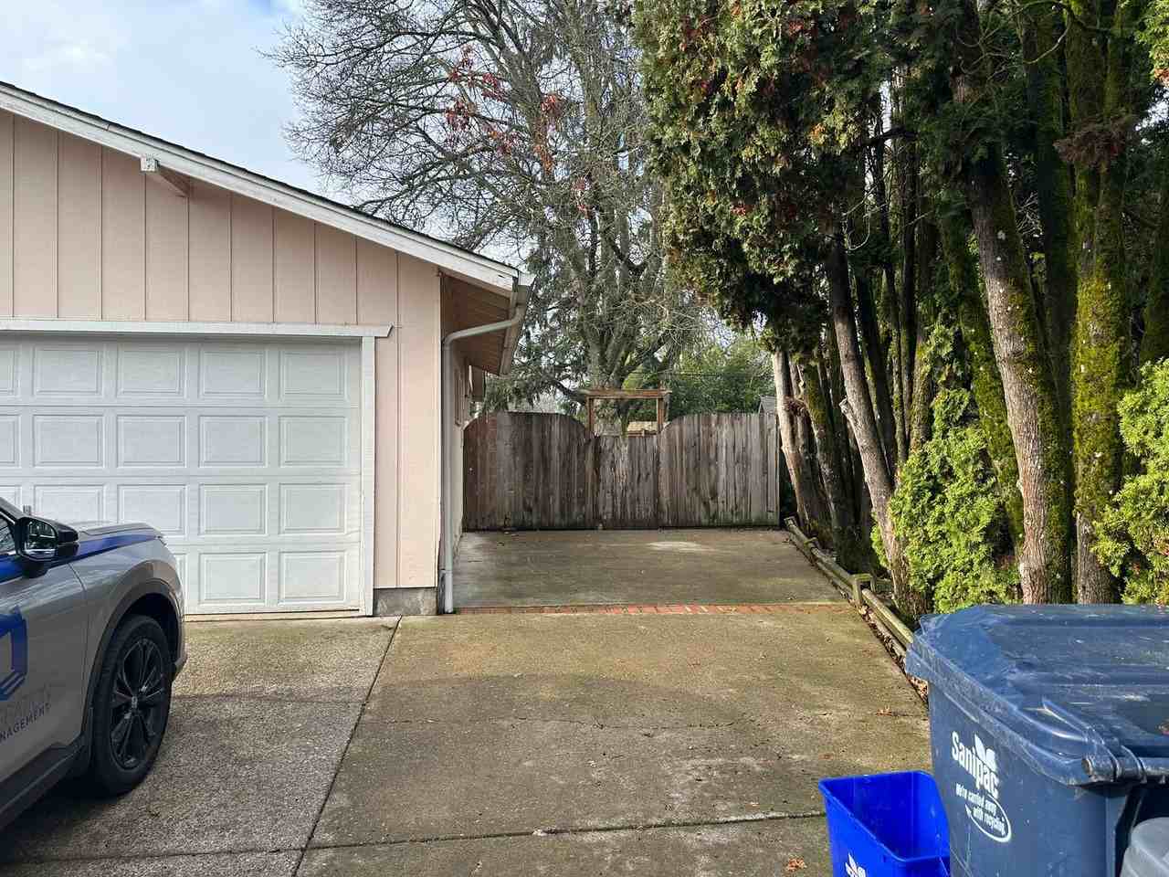 1024 Martha Ct - Photo 2 of 31