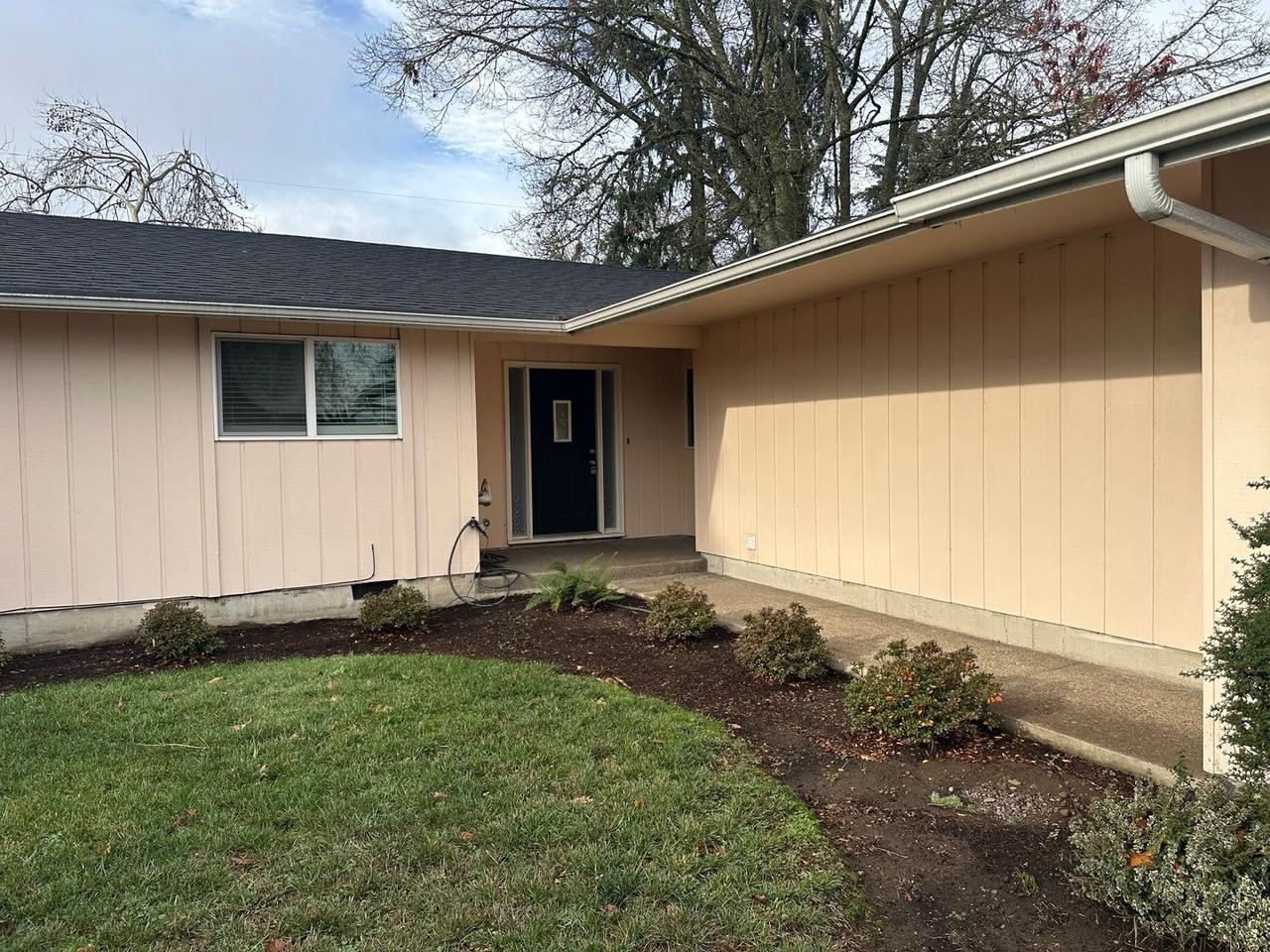 1024 Martha Ct - Photo 3 of 31