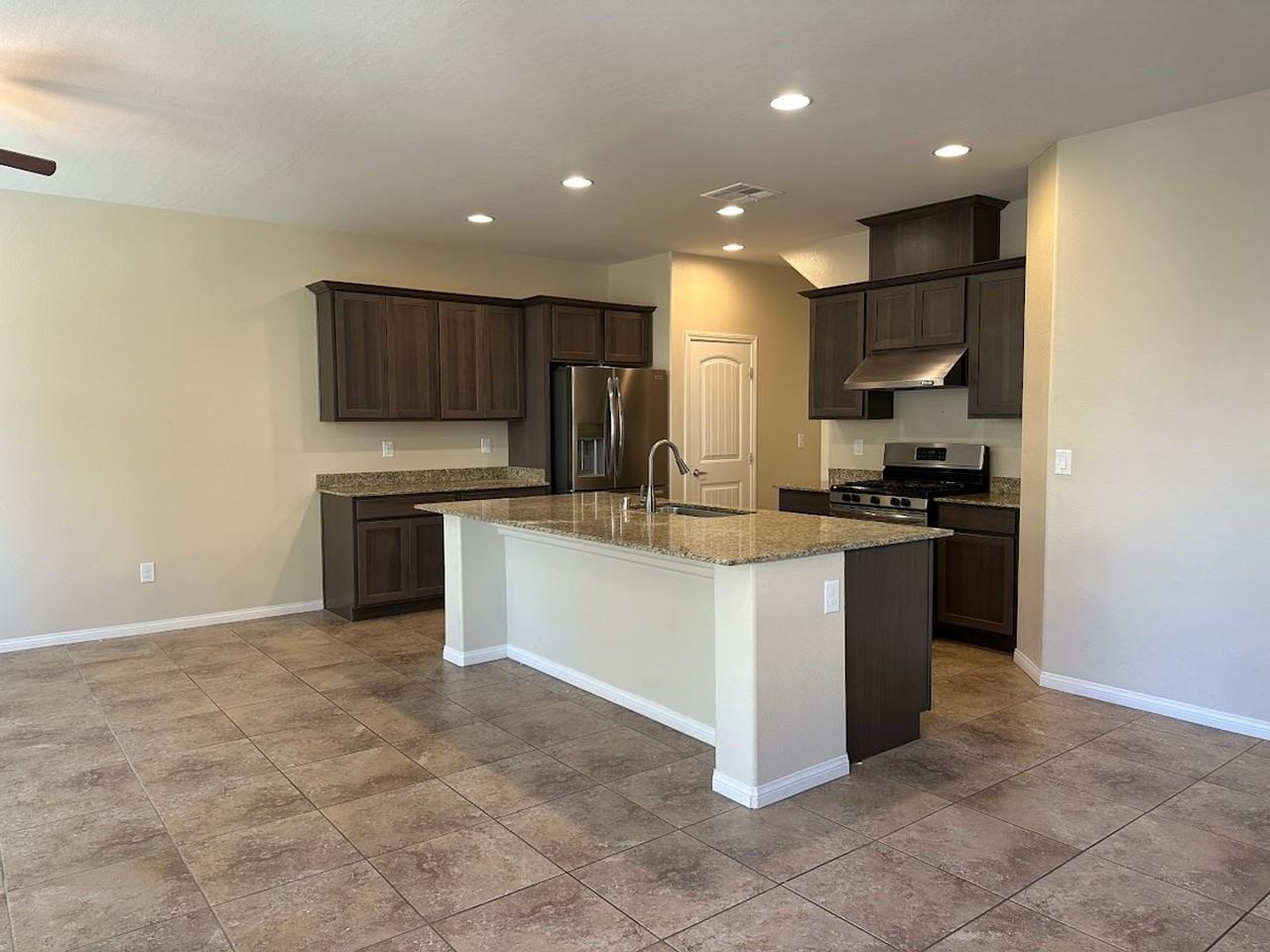 9214 White Sapphire Ct - Photo 4 of 30