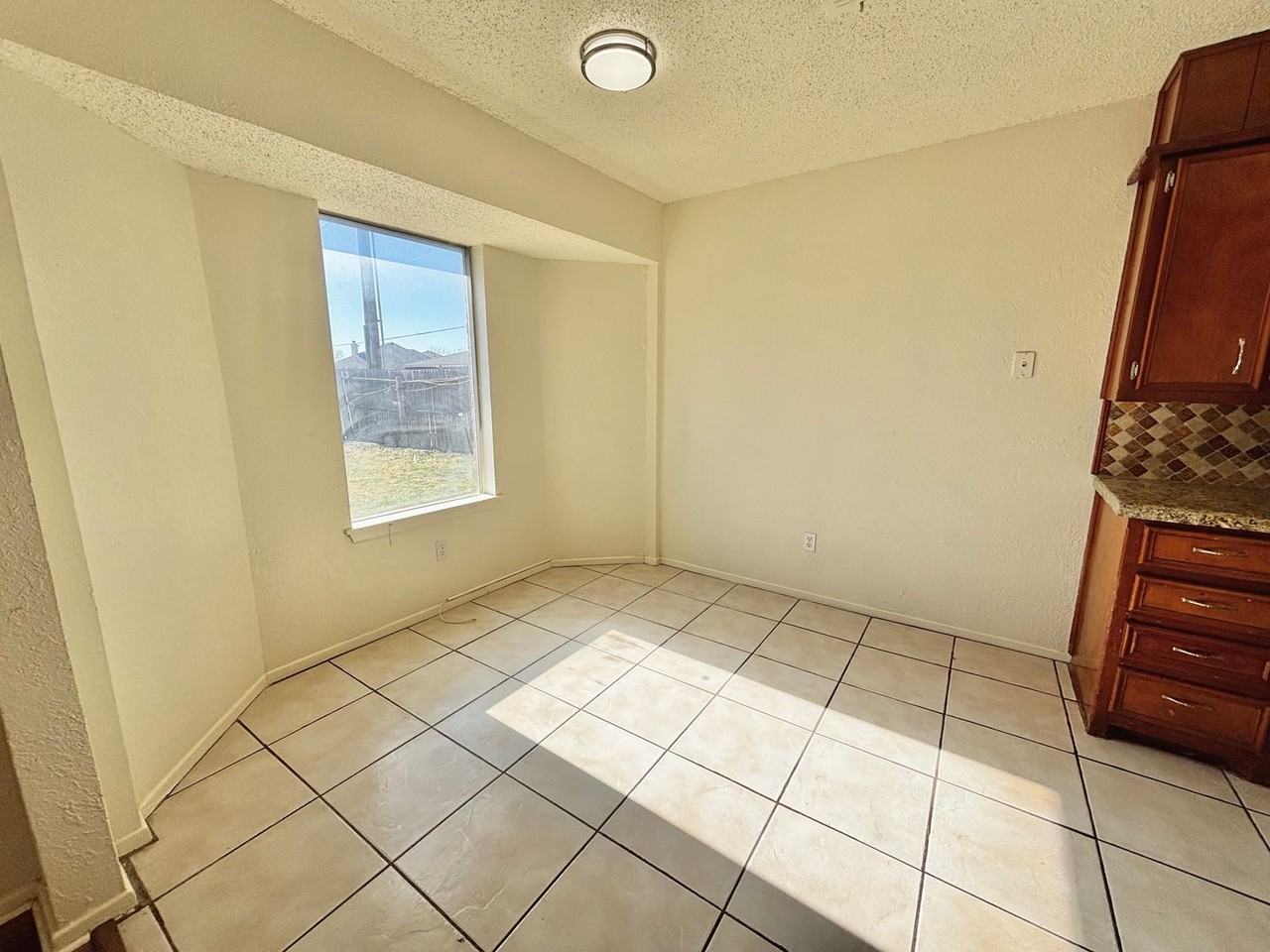 6021 15th St - Photo 4 of 27