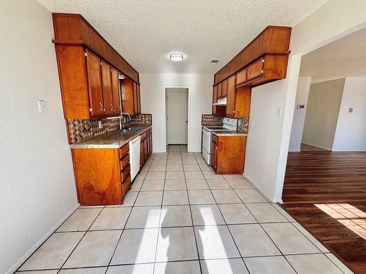 6021 15th St - Photo 5 of 27