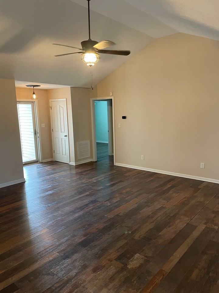 1050 Sternwheel Ave - Photo 2 of 15