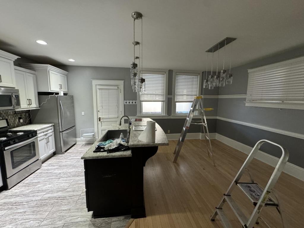 405 S Phillips Ave - Photo 2 of 4