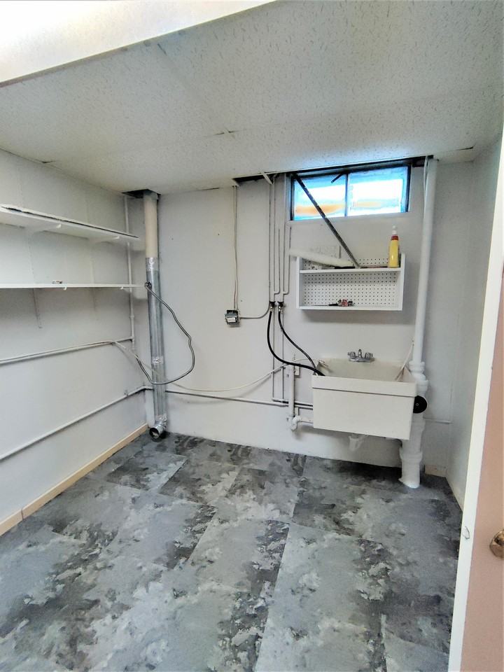 702 N West St - Photo 2 of 19