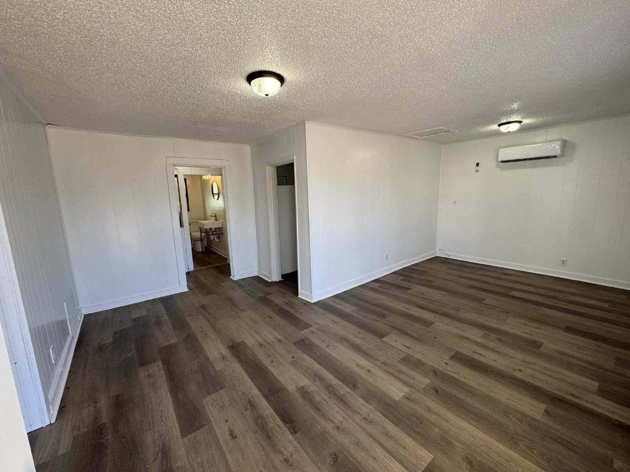 951 N Clinton St - Photo 2 of 14