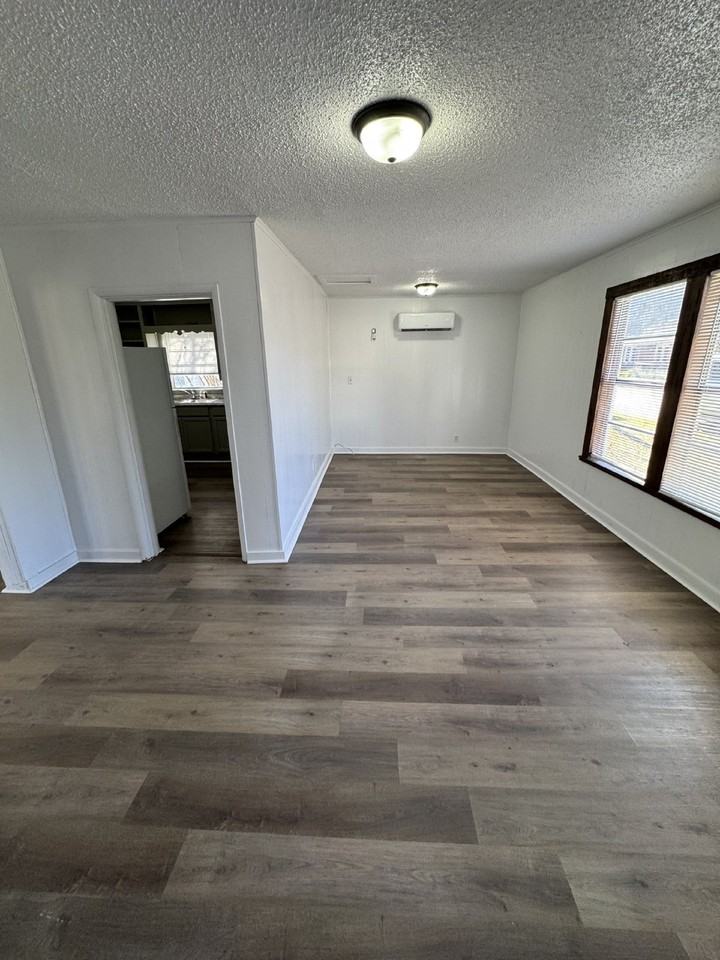 951 N Clinton St - Photo 3 of 14