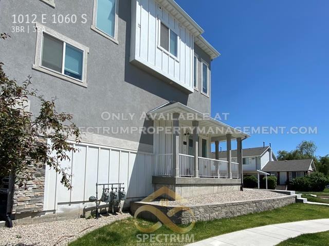 1012 E 1060 S - Photo 2 of 33