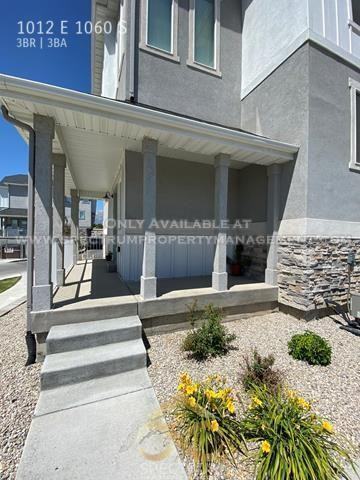1012 E 1060 S - Photo 3 of 33