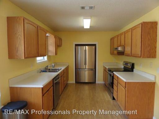 147 NW Silver Glen - Photo 2 of 19